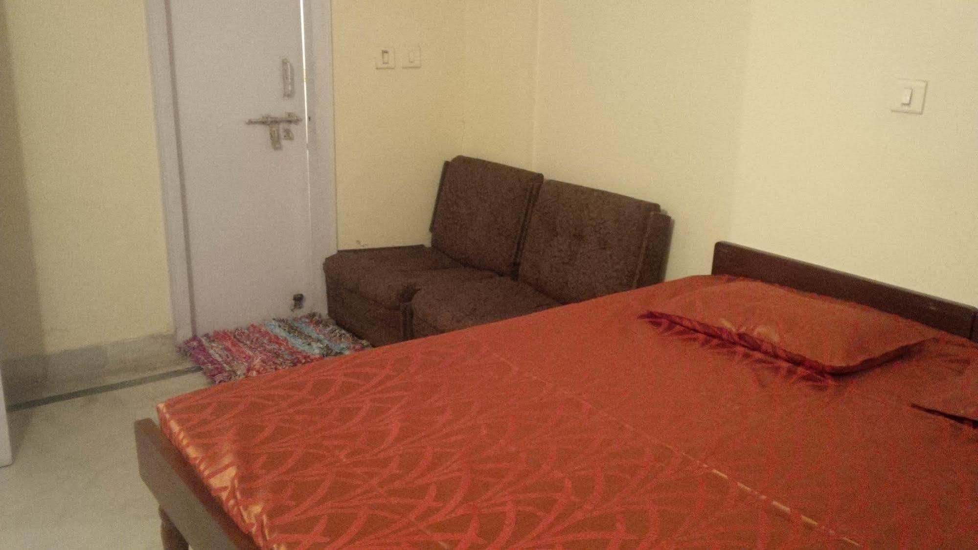 Maple Bed & Breakfast Hotel Noida Bagian luar foto